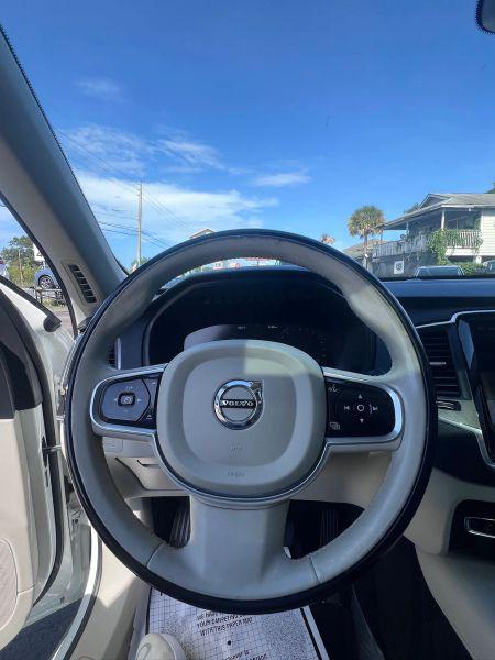 2017 Volvo XC90 T6 Momentum