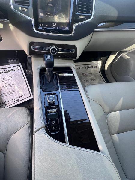 2017 Volvo XC90 T6 Momentum