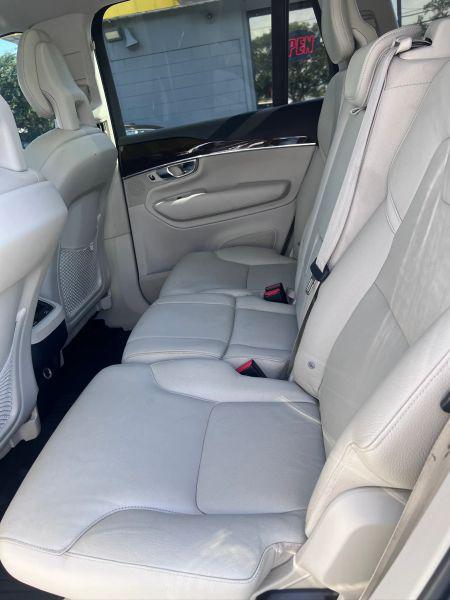 2017 Volvo XC90 T6 Momentum