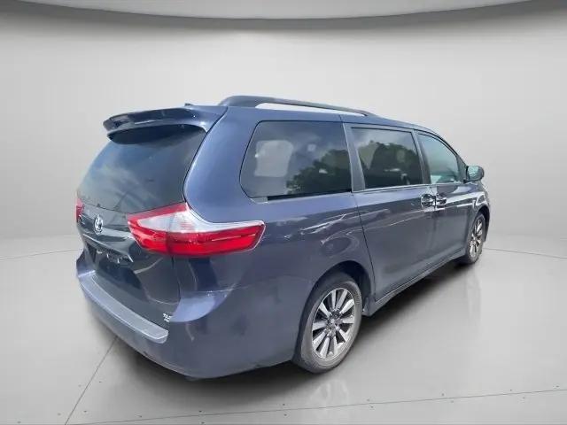 2018 Toyota Sienna XLE 7 Passenger