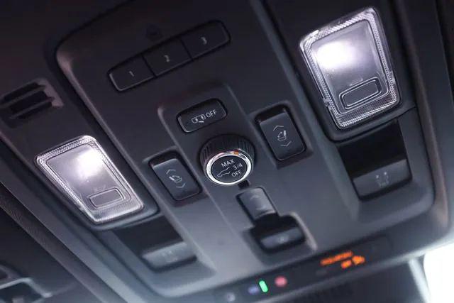 2023 Chevrolet Suburban 4WD Premier