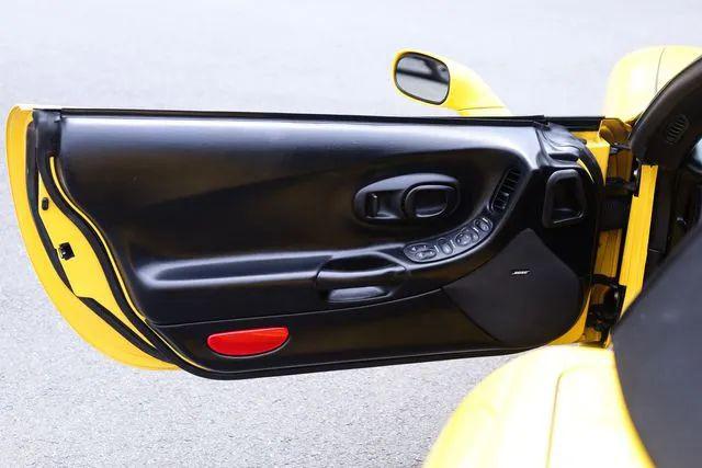2003 Chevrolet Corvette Base