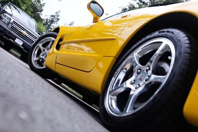 2003 Chevrolet Corvette Base