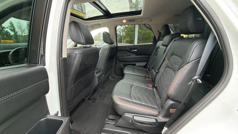 2024 Nissan Pathfinder Platinum FWD