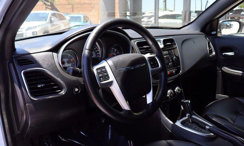 2013 Chrysler 200 Limited