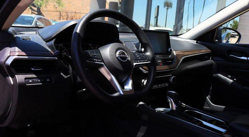2023 Nissan Altima SV FWD