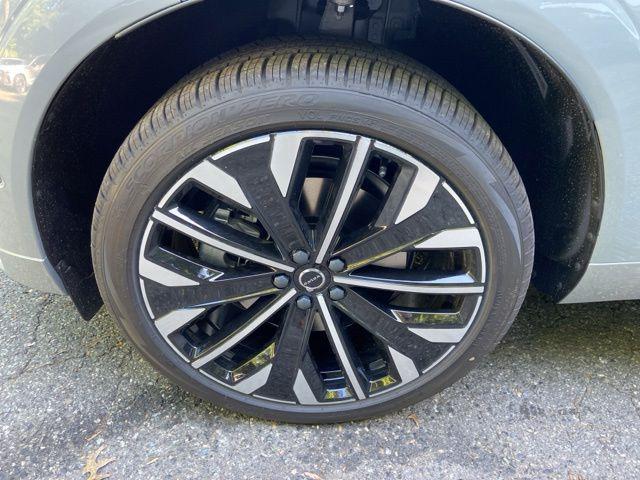 2026 Volvo XC60 Plug-In Hybrid Ultra, T8 AWD Electric/Gasoline, Dark