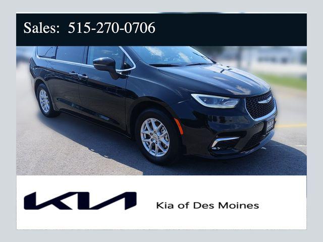 2023 Chrysler Pacifica Touring L for sale in Des Moines, IA
