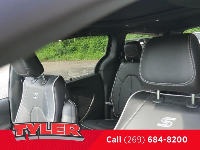 2027 Chrysler Pacifica Limited
