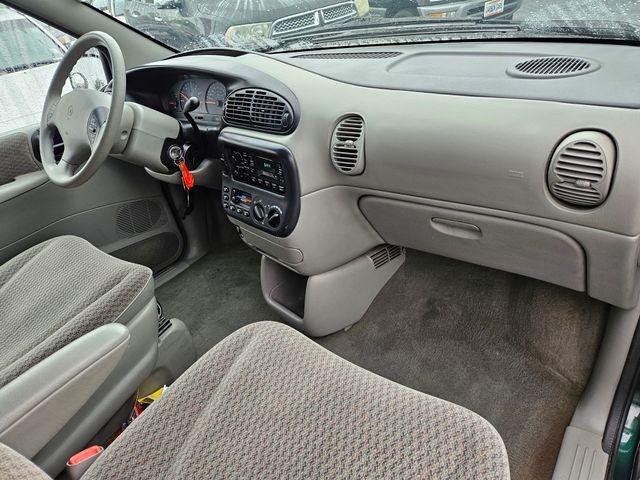 1998 Dodge Grand Caravan SE