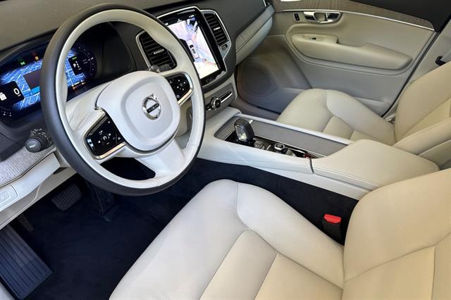 2025 Volvo XC90 Plug-In Hybrid Plus