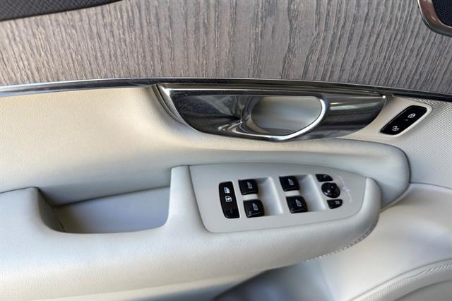 2025 Volvo XC90 Plug-In Hybrid Plus