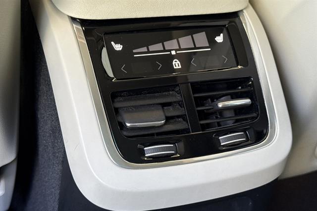 2025 Volvo XC90 Plug-In Hybrid Plus