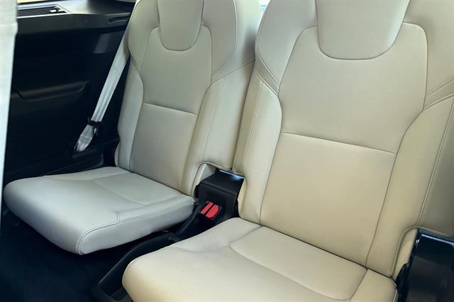 2025 Volvo XC90 Plug-In Hybrid Plus