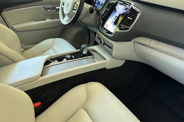2025 Volvo XC90 Plug-In Hybrid Plus
