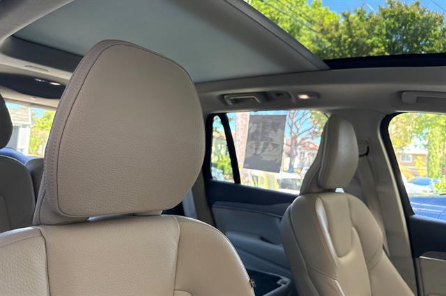 2025 Volvo XC90 Plug-In Hybrid Plus