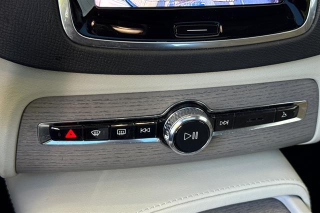 2025 Volvo XC90 Plug-In Hybrid Plus