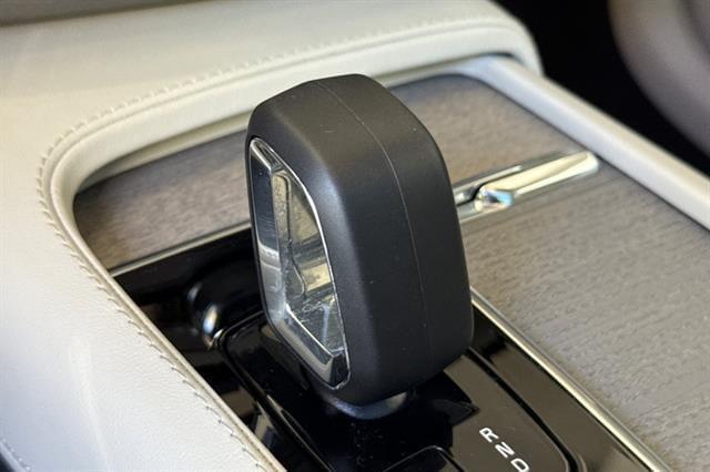2025 Volvo XC90 Plug-In Hybrid Plus