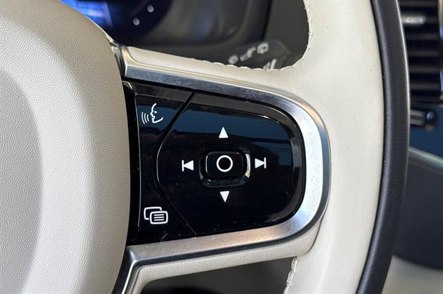 2025 Volvo XC90 Plug-In Hybrid Plus