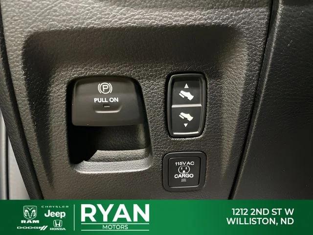 2025 Ram 1500 Big Horn Crew Cab 4x4 5'7" Box