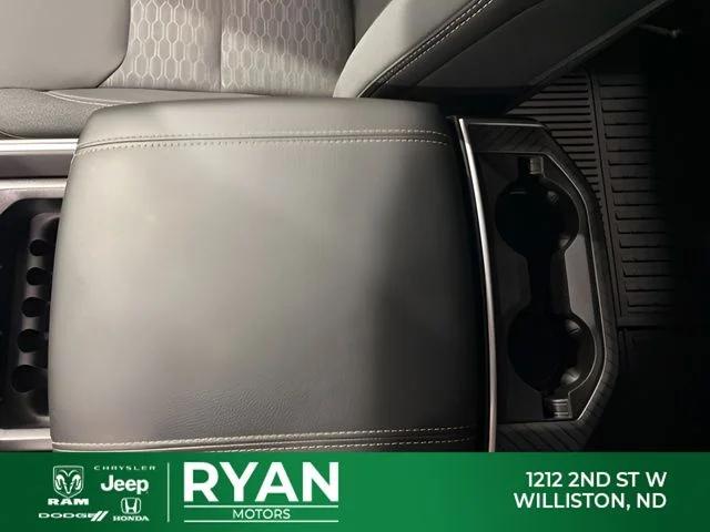 2025 Ram 1500 Big Horn Crew Cab 4x4 5'7" Box