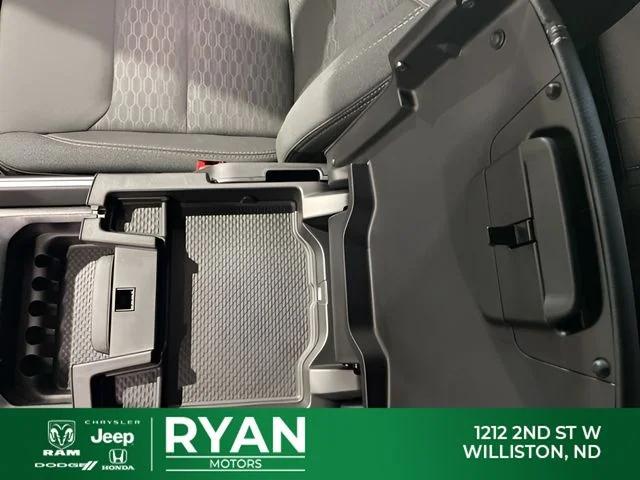 2025 Ram 1500 Big Horn Crew Cab 4x4 5'7" Box