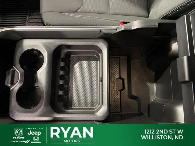 2025 Ram 1500 Big Horn Crew Cab 4x4 5'7" Box