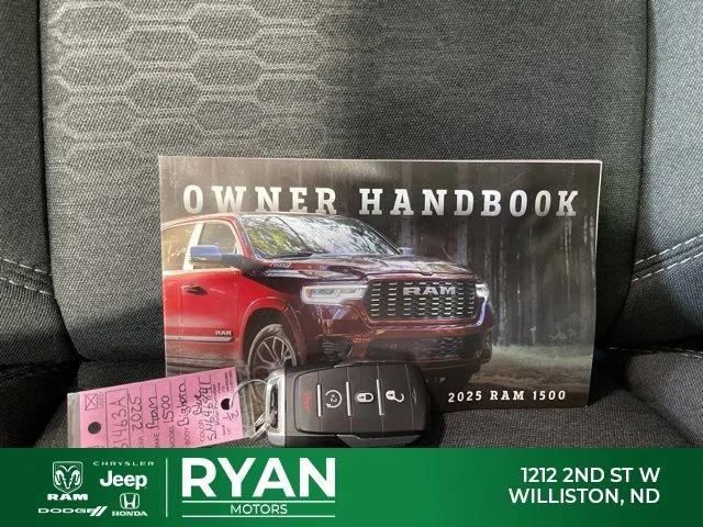 2025 Ram 1500 Big Horn Crew Cab 4x4 5'7" Box