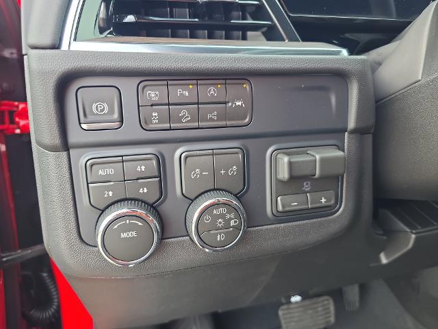 2026 Chevrolet Suburban LT, 4WD