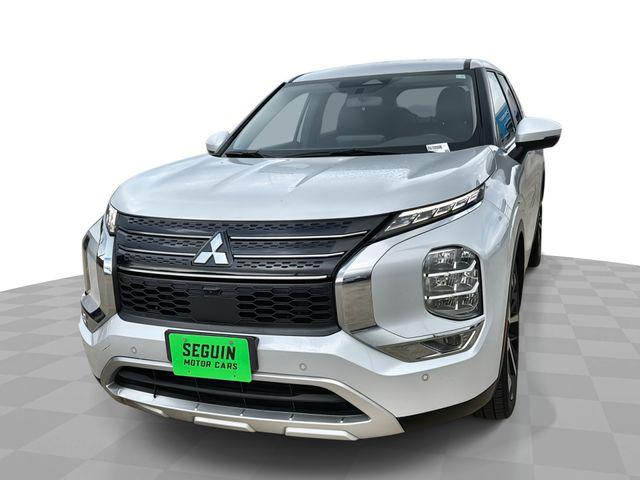 2023 Mitsubishi Outlander SE 2WD's photo