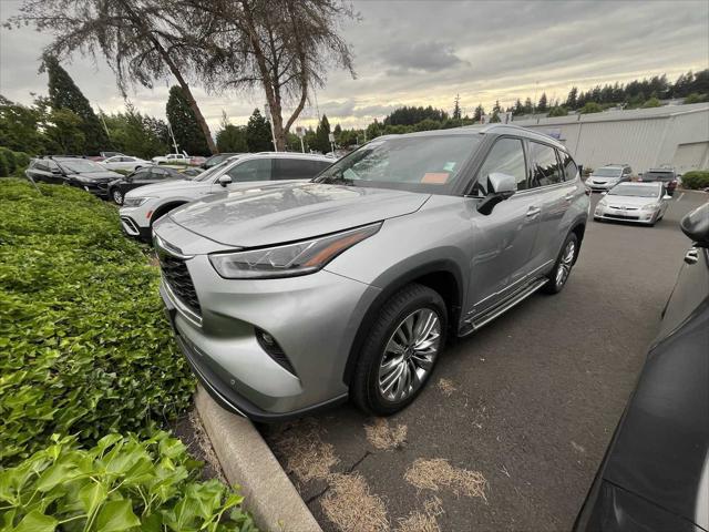 2024 Toyota Highlander Hybrid Platinum