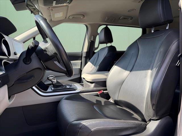 2022 Kia Carnival MPV LX Seat Package
