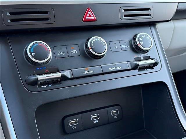 2022 Kia Carnival MPV LX Seat Package