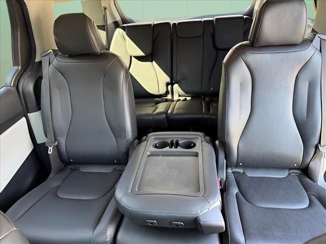 2022 Kia Carnival MPV LX Seat Package