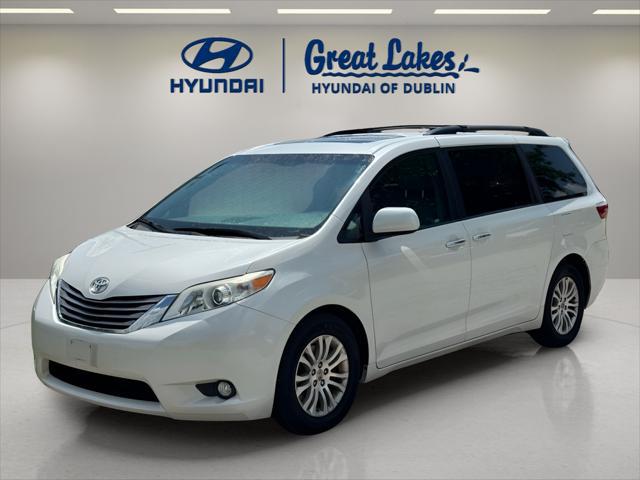 2017 Toyota Sienna XLE Premium 8 Passenger for sale in COLUMBUS, OH