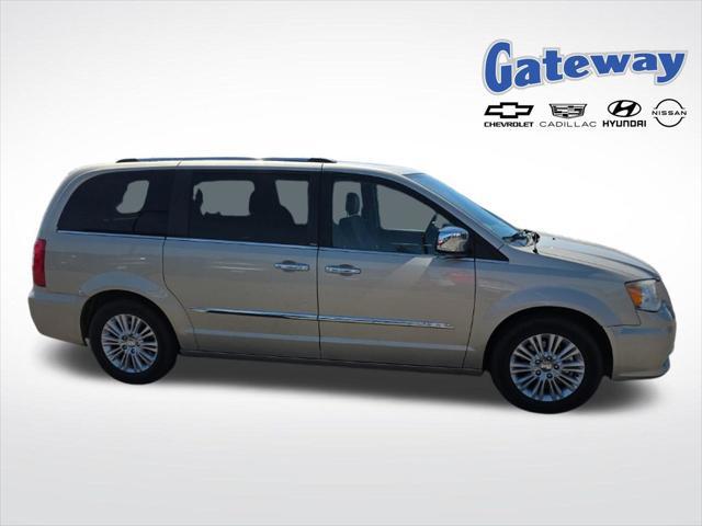 2014 Chrysler Town & Country Limited for sale in FARGO, ND