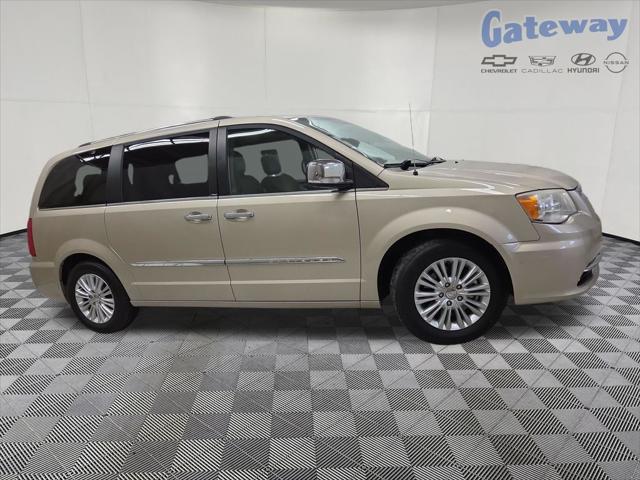 2014 Chrysler Town & Country Limited for sale in FARGO, ND