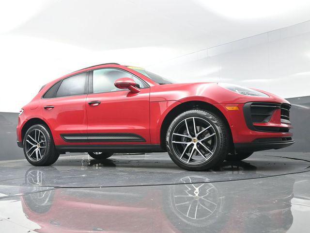 2025 Porsche Macan Base