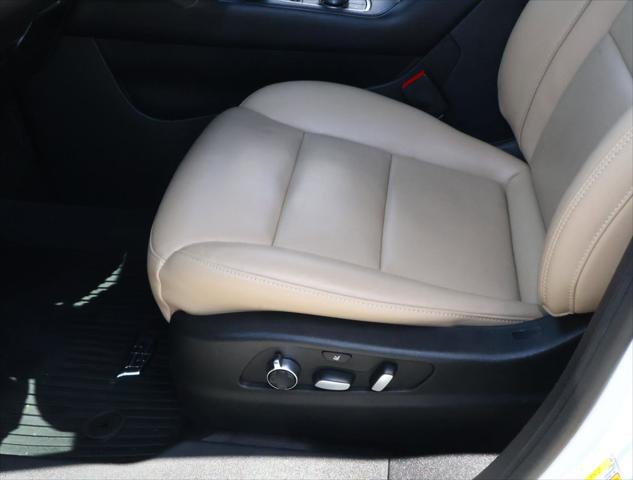 2024 Cadillac XT4 AWD Premium Luxury