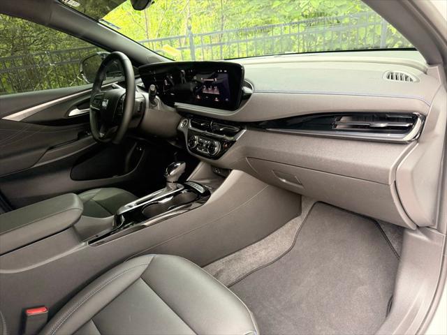 2026 Buick NV Sport Touring FWD