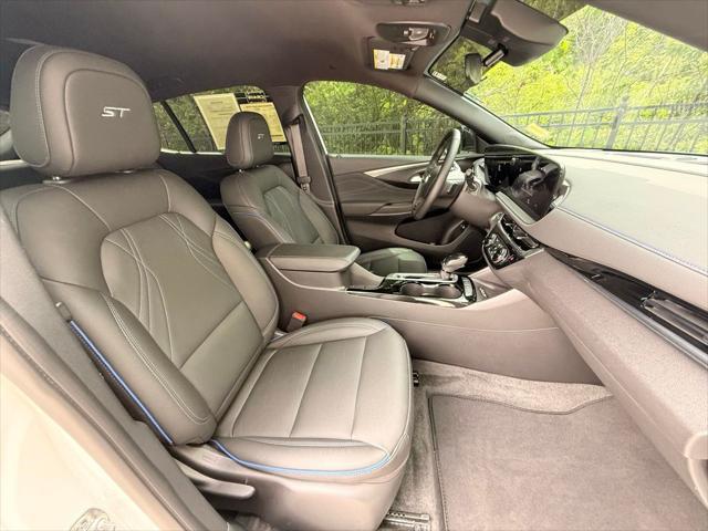 2026 Buick NV Sport Touring FWD
