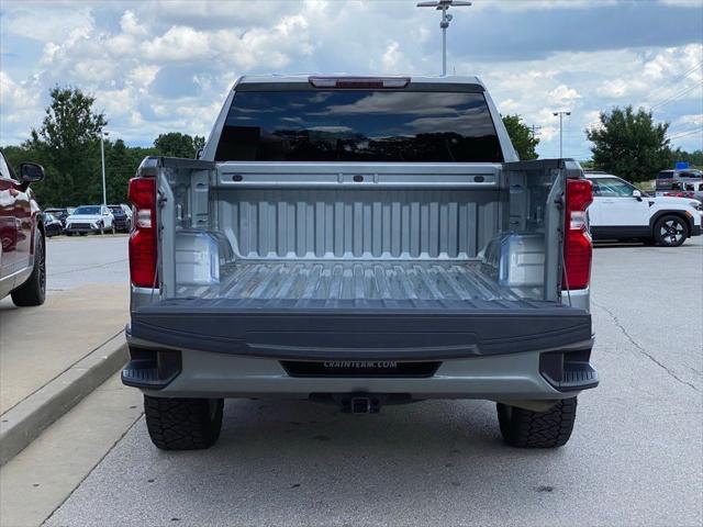 2023 Chevrolet Silverado 1500 4WD Crew Cab Short Bed Custom