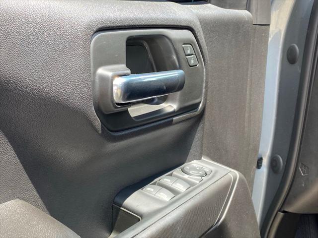 2023 Chevrolet Silverado 1500 4WD Crew Cab Short Bed Custom