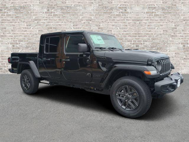2026 Jeep Gladiator GLADIATOR SPORT S 4X4 2026 Jeep Gladiator GLADIATOR SPORT S 4X4