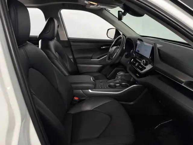 2025 Toyota Highlander XLE