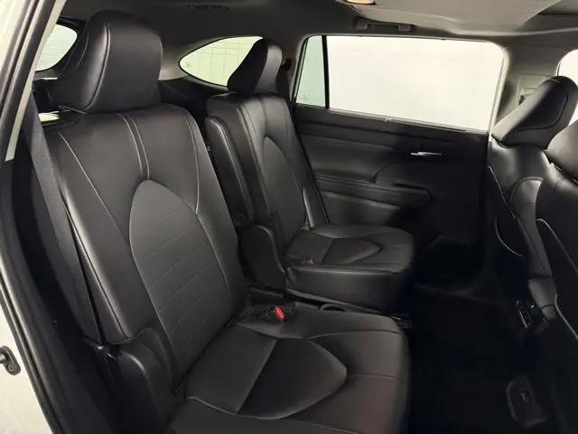 2025 Toyota Highlander XLE