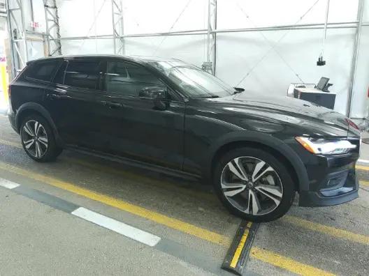 2025 Volvo V60 Cross Country Plus, B5 AWD Gas (mild hybrid)
