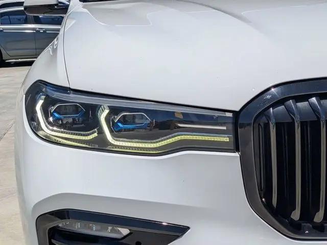 2021 BMW X7 M50i