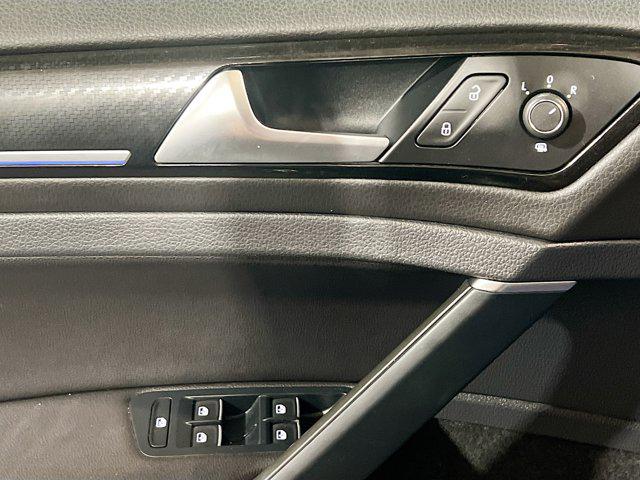 2018 Volkswagen Golf R 2.0T w/DCC & Navigation