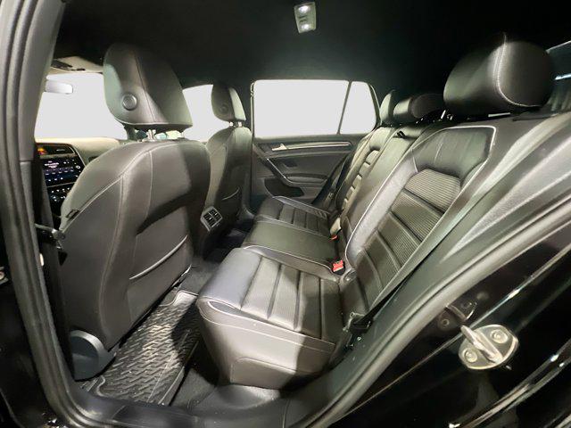 2018 Volkswagen Golf R 2.0T w/DCC & Navigation